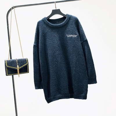 Hosszú pulóver fehér és fekete hímzéssel