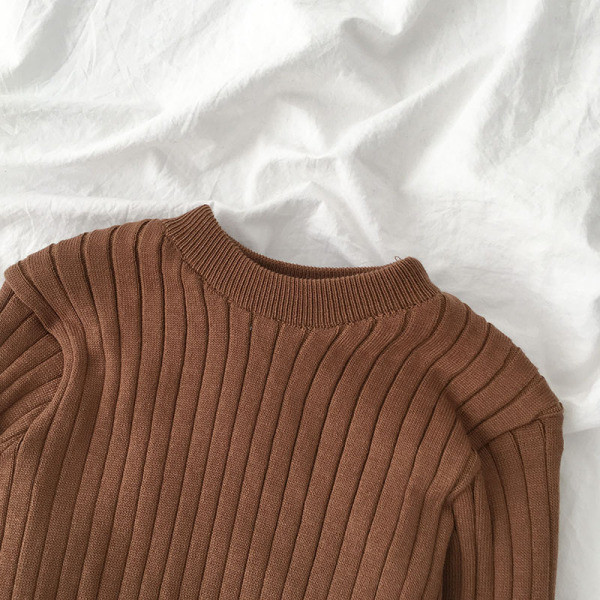 Alkalmi női pulóver ovális nyakkivágással és puha béléssel, különböző színekben