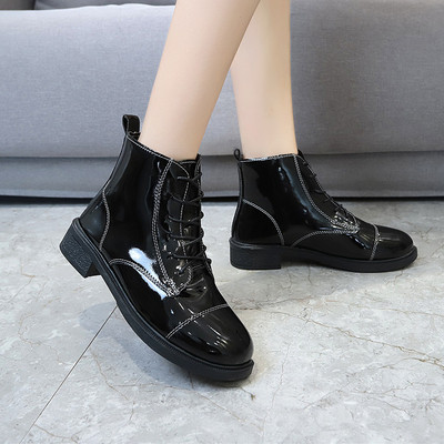 Női csizma fekete színű fűzővel - két modell