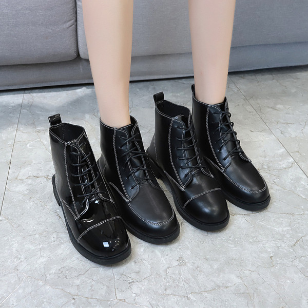 Női csizma fekete színű fűzővel - két modell