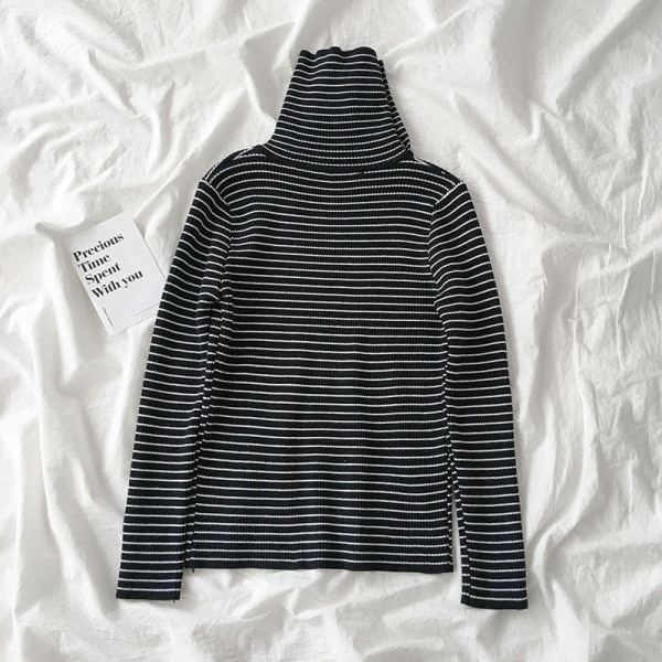 Női csíkos pulóver négy színben, magas gallérral