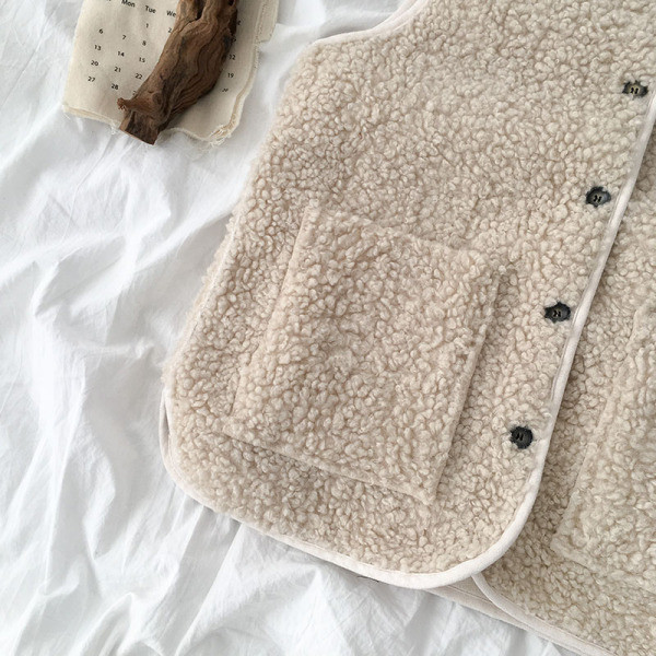 Női alkalmi mellény két színben, gombokkal és zsebekkel