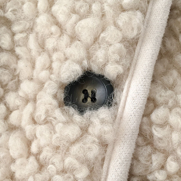 Női alkalmi mellény két színben, gombokkal és zsebekkel