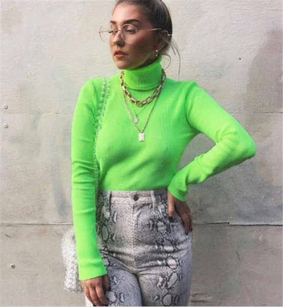 Modern női pulóver pólógallérral, rózsaszín, sárga és zöld színben