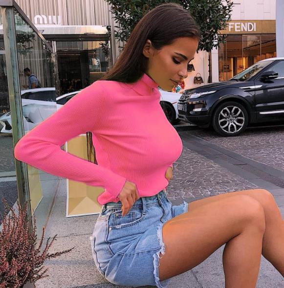 Modern női pulóver pólógallérral, rózsaszín, sárga és zöld színben