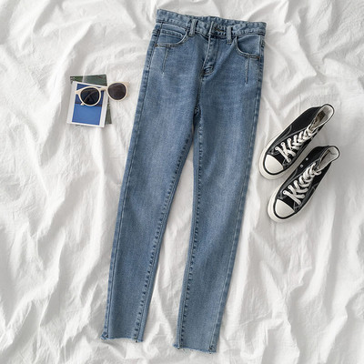 Modern női farmer kék színben, magas derékkal és zsebekkel