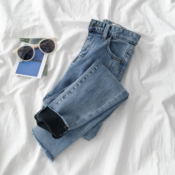 Modern női farmer kék színben, magas derékkal és zsebekkel