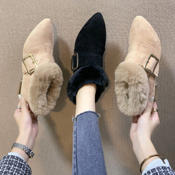 Modern női csizma tollal és csattal fekete és barna színben