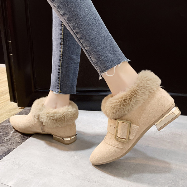 Modern női csizma tollal és csattal fekete és barna színben