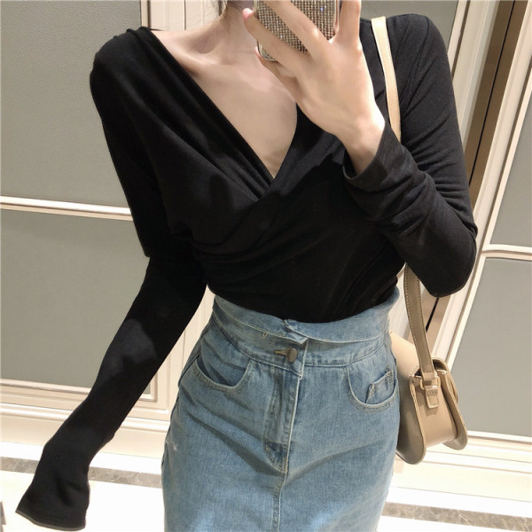 Modern női blúz spitz nyakkivágással és hosszú ujjú fekete és zöld színben