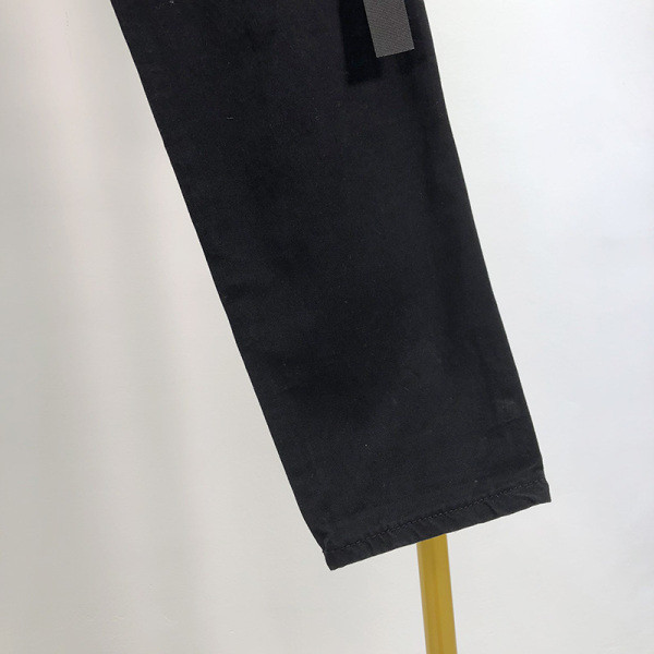 Női ellentmondásos alkalmi nadrág zsebekkel és övvel