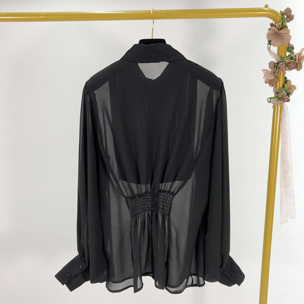 Modern fekete tüll ing gombokkal és klasszikus gallérral