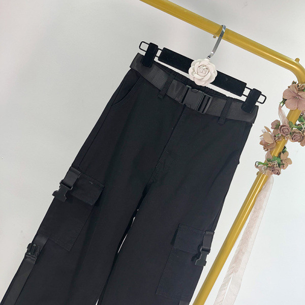 Pantaloni lungi sport-casual de culoare neagră cu buzunare și curea