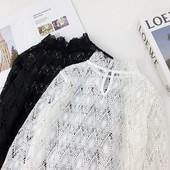 Női csipkeblúz alacsony gallérral, fehér és fekete színben