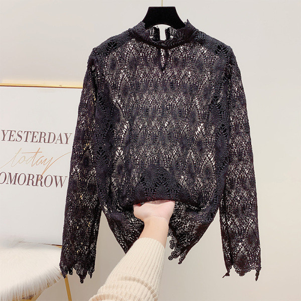 Női csipkeblúz alacsony gallérral, fehér és fekete színben