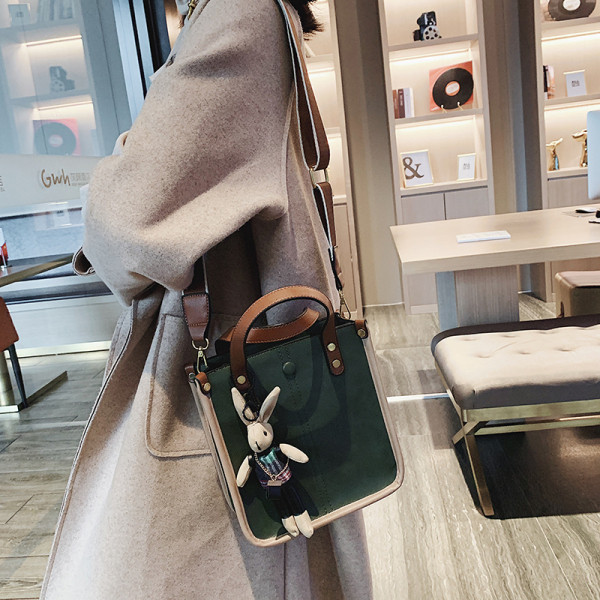 Női bőr táska kiegészítővel több színben