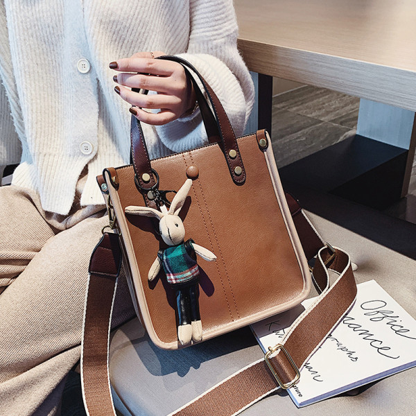 Női bőr táska kiegészítővel több színben