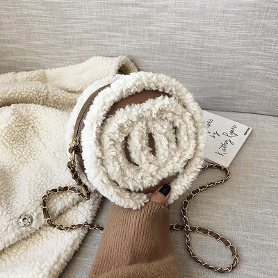 Modern női pehelytáska négy színben lánccal