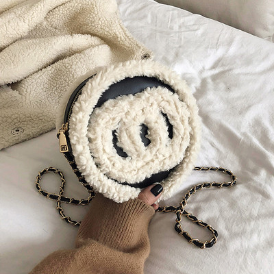 Modern női pehelytáska négy színben lánccal