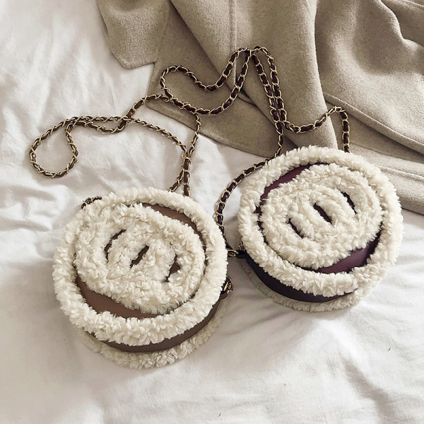 Modern női pehelytáska négy színben lánccal