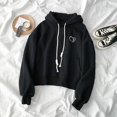 Fekete-kék női pulóver hímzéssel és kapucnival