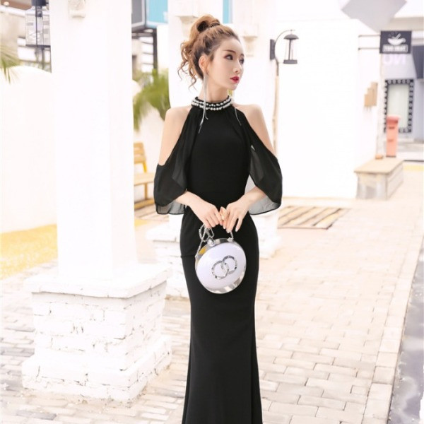 Modern női hosszú ruha csupasz vállakat fekete és piros színben