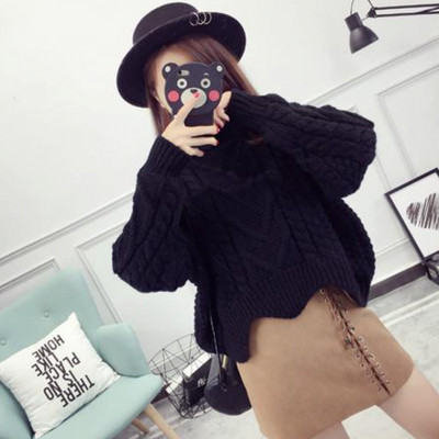 Modern női téli pulóver magas gallérral, aszimmetrikus mintával