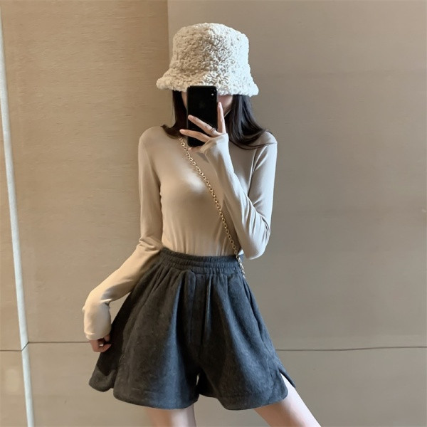 Alkalmi rövidnadrág elasztikus derékkal, szürke és fekete színben