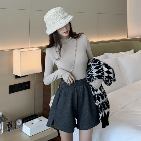 Alkalmi rövidnadrág elasztikus derékkal, szürke és fekete színben