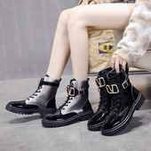 Női csizma ÚJ modell durva talppal, fém elemmel, két színben