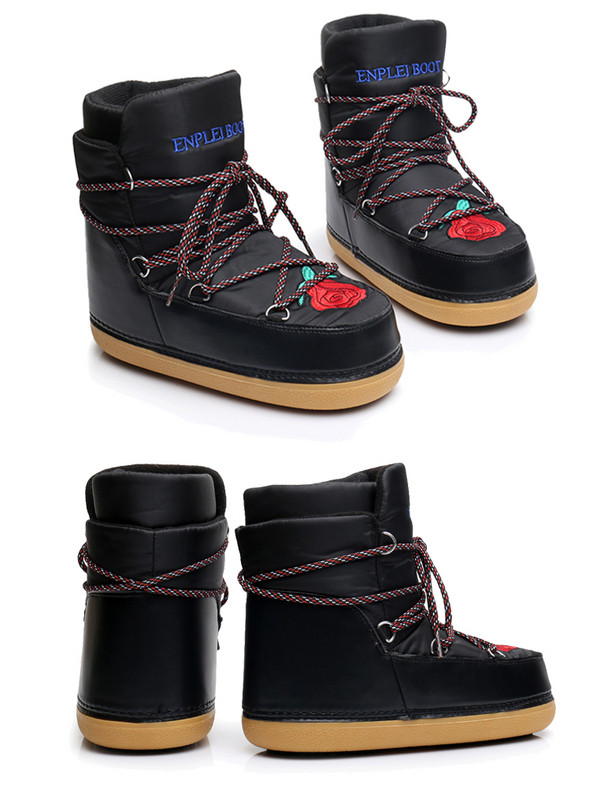 Ghete de dama moderne cu broderie si sireturi in alb si negru