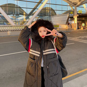 Hosszú téli kabát kapucnival és zsebekkel, két színben