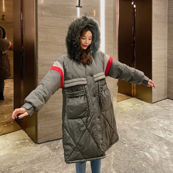 Hosszú téli kabát kapucnival és zsebekkel, két színben