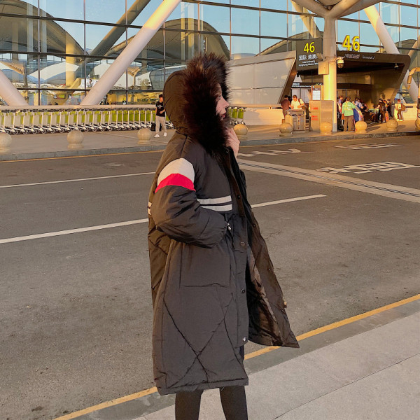 Hosszú téli kabát kapucnival és zsebekkel, két színben