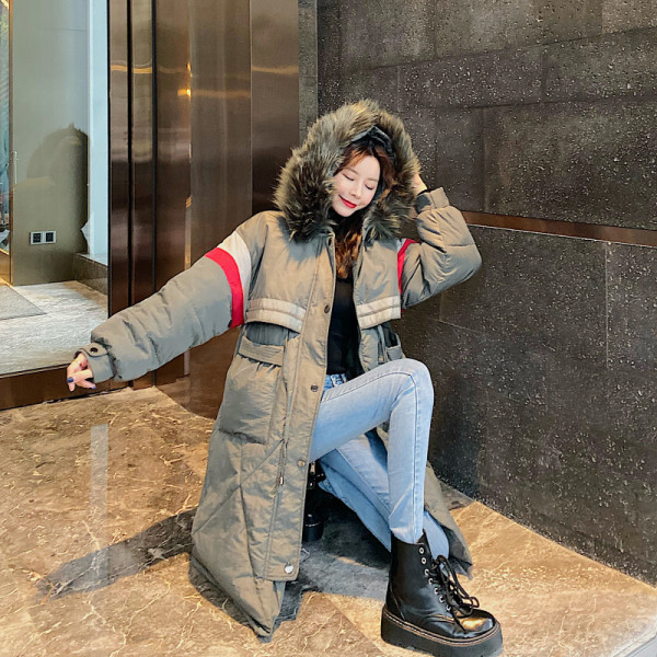 Hosszú téli kabát kapucnival és zsebekkel, két színben