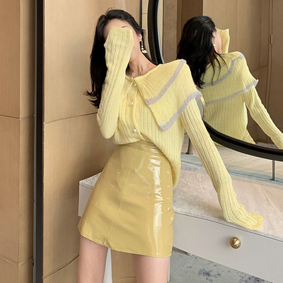 Къса ежедневна кожена пола с висока талия в жълт и бежов цвят