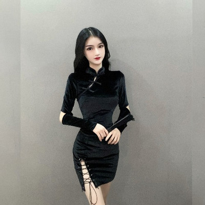 Modern női ruha caddy-ből, nyakkendővel és hosszú ujjú fekete és bordó színben