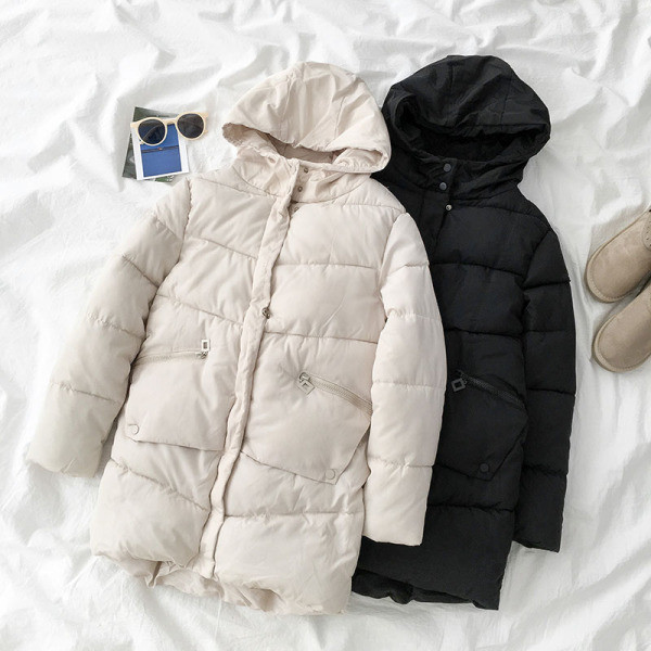 Modern női kabát két színben kapucnival és zsebekkel