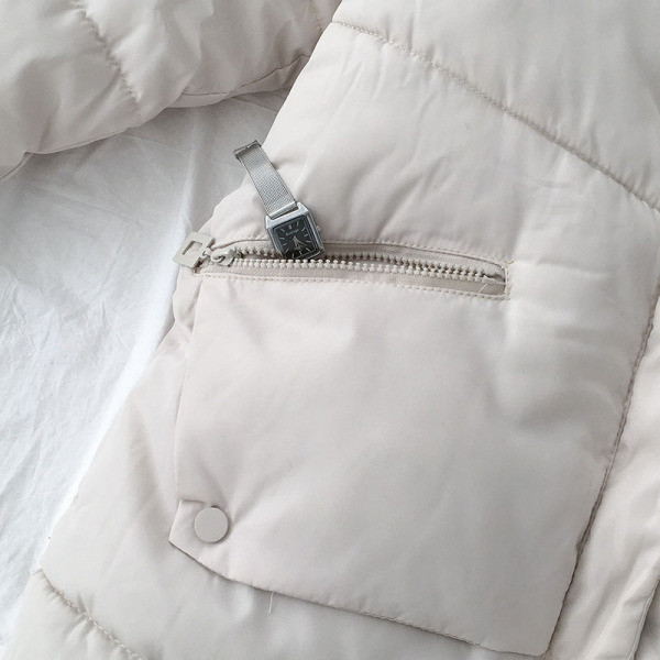 Modern női kabát két színben kapucnival és zsebekkel