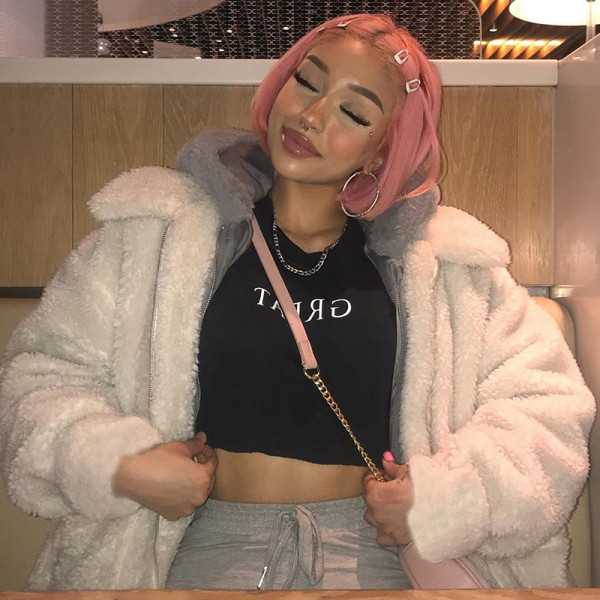 Modern női kabát cipzárral és klasszikus gallérral, fehér színben