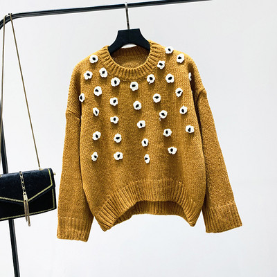 Női rövid és széles pulóver 3D elemekkel