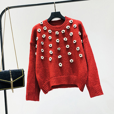 Női rövid és széles pulóver 3D elemekkel