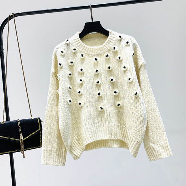 Női rövid és széles pulóver 3D elemekkel