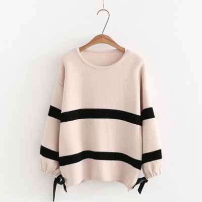 Modern női blúz kerek nyakkivágással, ujjkötővel