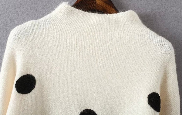 Μοντέρνο χειμερινό γυναικέιο πουλόβερ πουά σε τρία χρώματα