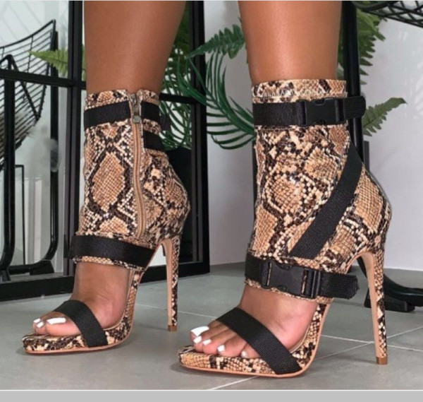 Μοντέρνα  έκο δερμάτινα γυναικέια παπούτσια με ψηλό τακούνι σε καφέ χρώμα