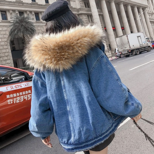 Jachetă scurtă de iarnă din denim cu glugă din blană artificială