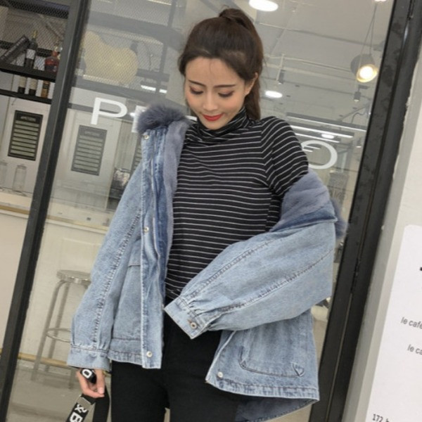 Modern női farmerdzseki pehely kapucnival