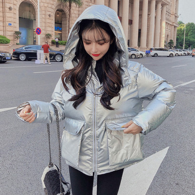 Rövid téli kabát kapucnival ezüst és fekete színben