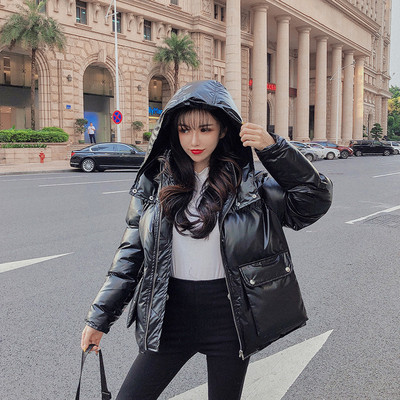 Rövid téli kabát kapucnival ezüst és fekete színben